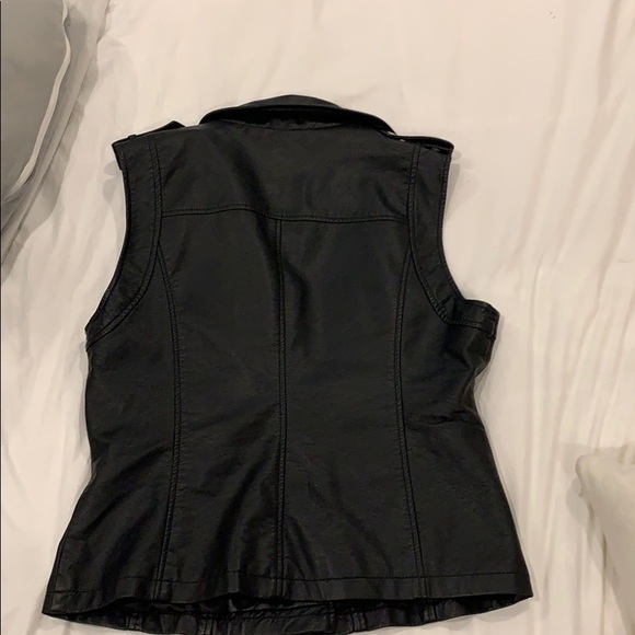 Faux leather vest - Picture 3 of 4